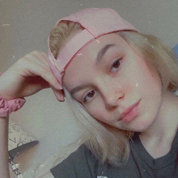 Meet your Posher, Paris - Picture 1 of 1